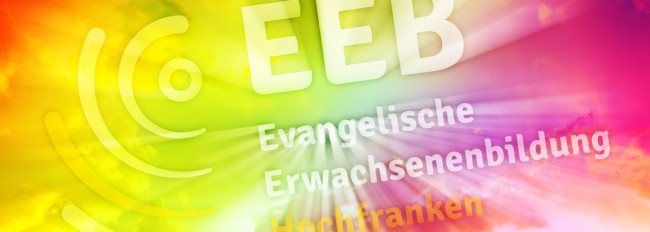 Bunte Farbverläufe mit den weißen Schriftzügen 'EEB', 'Evangelische Erwachsenenbildung' und teilweise sichtbarem Wort 'Hochfranken'