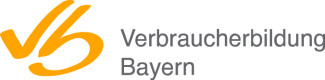 Orange, stilisierte, Buchstaben 'vb' links neben dem Schriftzug 'Verbraucherbildung Bayern' in Grau